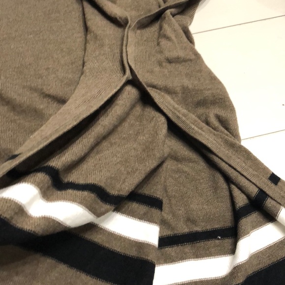 Poncho - Picture 2 of 4